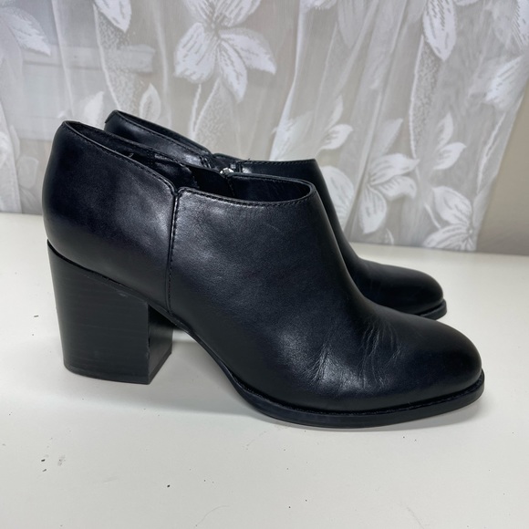 Clarks Narrative Womens Sz7,5 M Ankle Boot Black Leather Zip Block heel - Picture 2 of 12